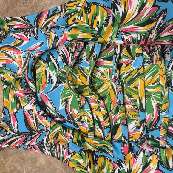 BECCA Multicolor Leaf Print Crop Top - Picture 3 of 4